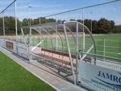 Bristol dug-out 4 meter, uitgevoerd met hardhouten planken