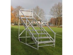 Jurytrap 8 zitplaatsen zijkant