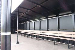 Voorkant Giant Dug/out